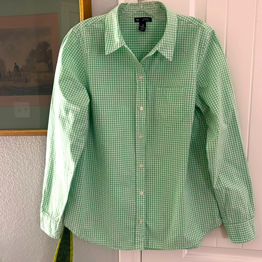Gap green and white plaid button down shirt size M